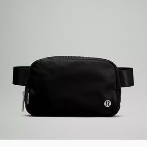 Lululemon Everywhere Belt Bag - Black